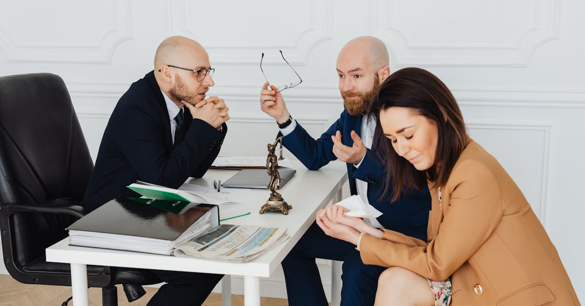 découvrez le processus de médiation, une méthode efficace de résolution de conflits qui favorise le dialogue et la compréhension entre les parties. apprenez comment la médiation peut vous aider à trouver des solutions pacifiques et durables pour des problèmes personnels ou professionnels.
