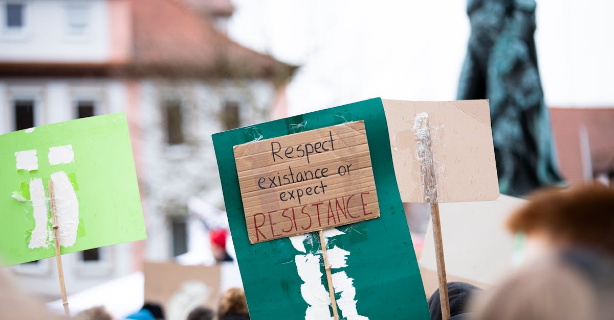 découvrez les enjeux des violations des droits humains à travers le monde. analyse des causes, conséquences et moyens d'action pour défendre la dignité et la liberté de tous.