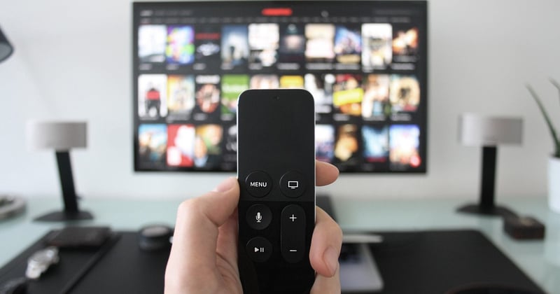 Comment allumer la Freebox sans télécommande : la méthode infaillible