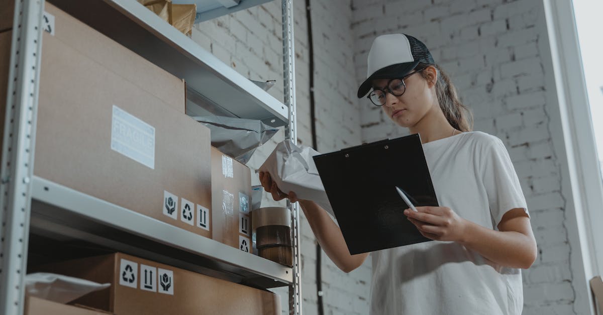 découvrez tout sur les contrats de distribution : définition, types, avantages et clauses essentielles pour garantir une collaboration réussie entre distributeurs et fournisseurs. informez-vous pour optimiser votre stratégie commerciale.