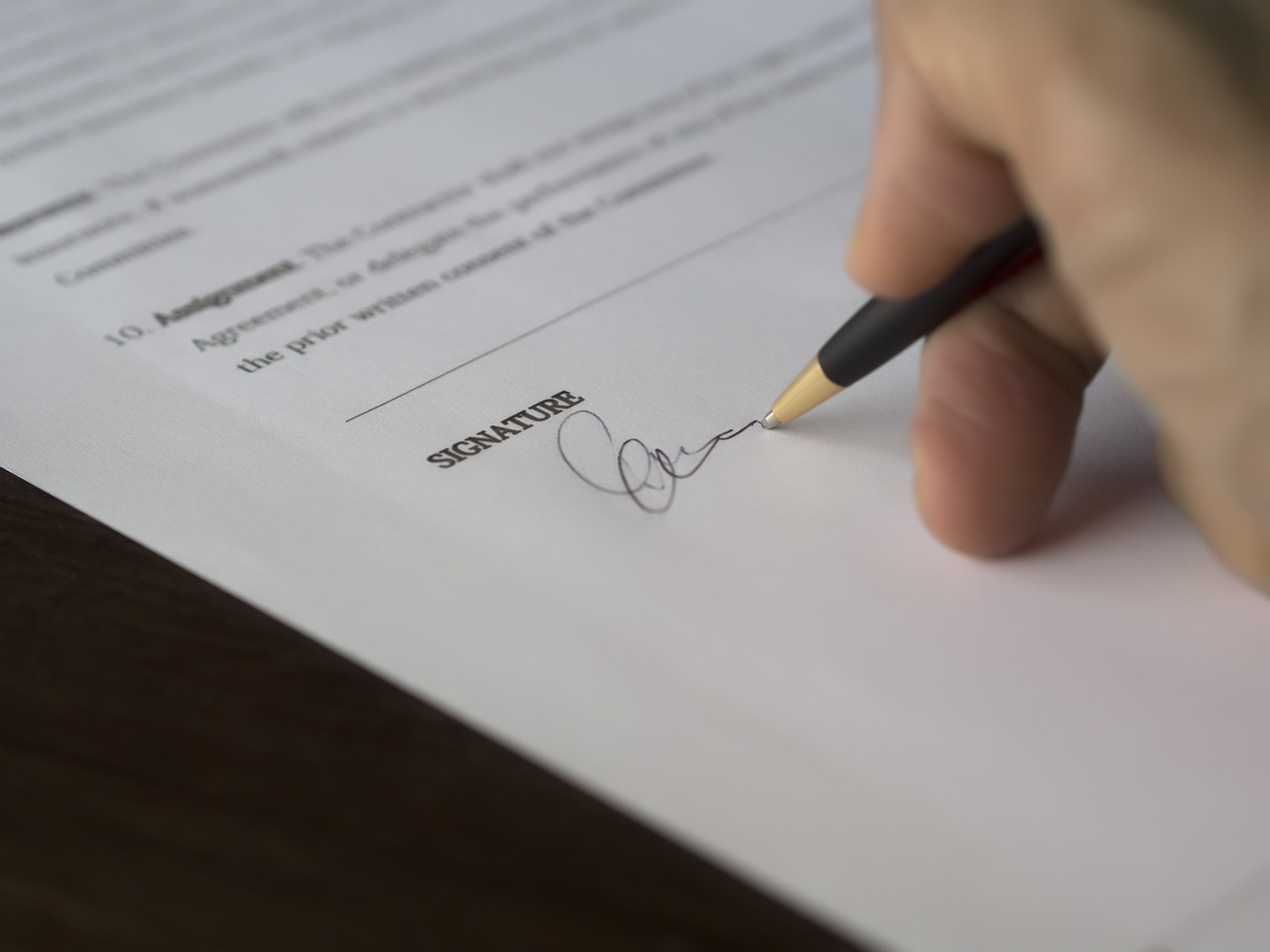 découvrez les avantages de la signature électronique, une solution rapide et sécurisée pour signer vos documents en ligne. simplifiez vos démarches administratives et gagnez du temps avec cette technologie innovante.
