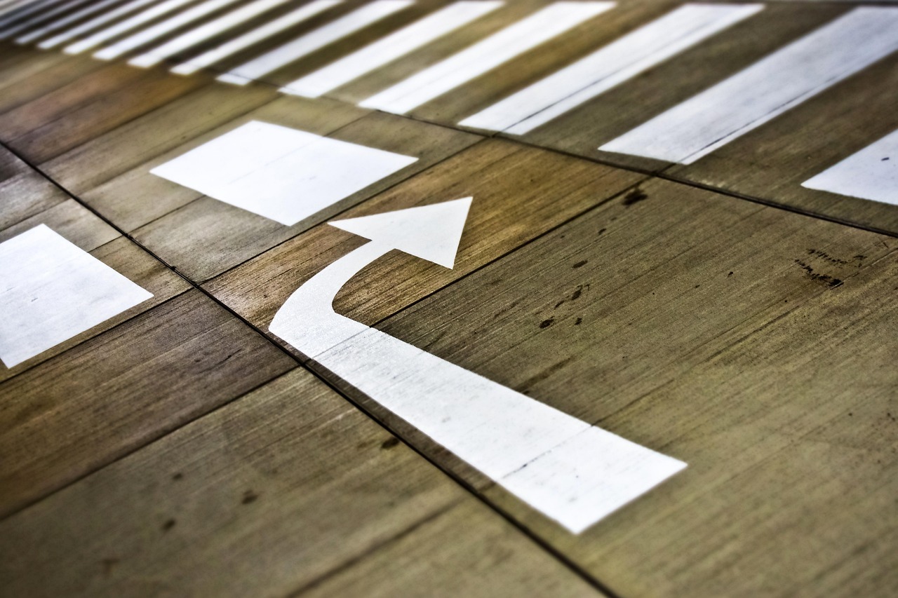 découvrez les normes de marquage au sol en milieu professionnel pour 2025 afin d'améliorer la sécurité et l'organisation sur votre lieu de travail.