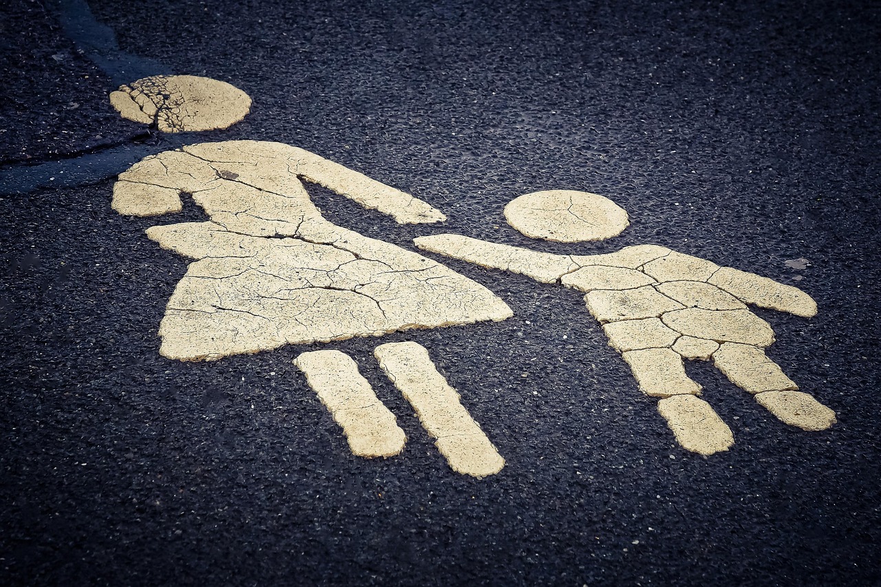 normes de marquage au sol en milieu de travail 2025 : guide complet pour assurer s&eacute;curit&eacute; et organisation optimale dans les espaces professionnels.